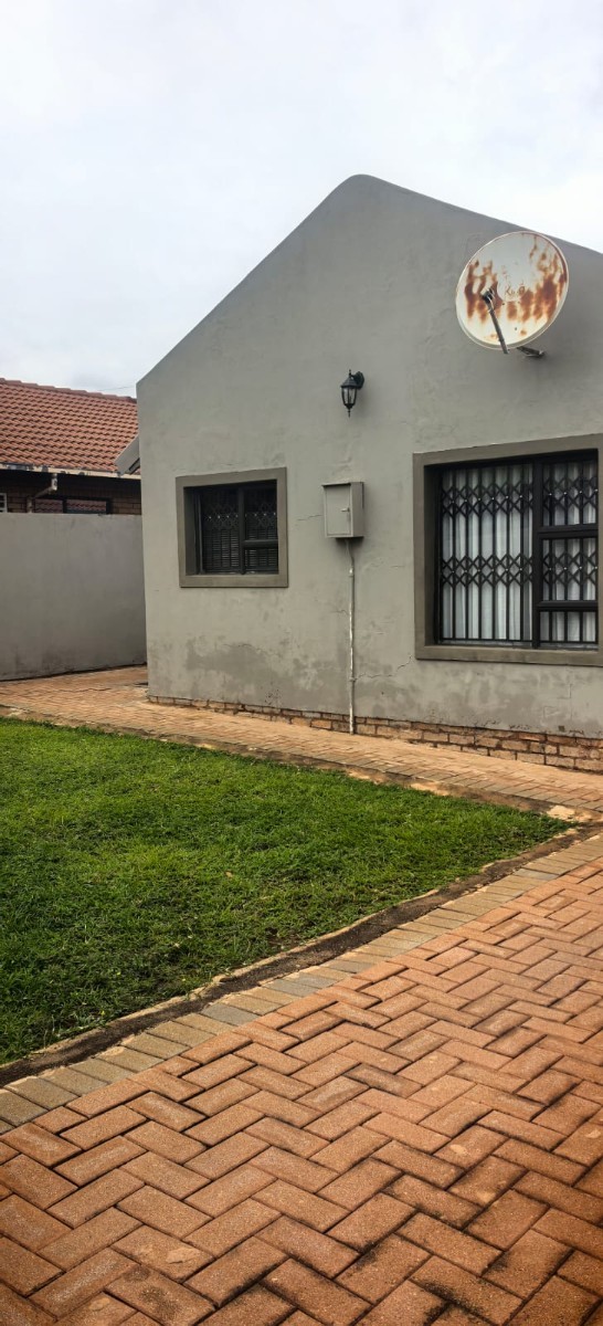 House for sale in Soshanguve UU, Soshanguve, 220 m²