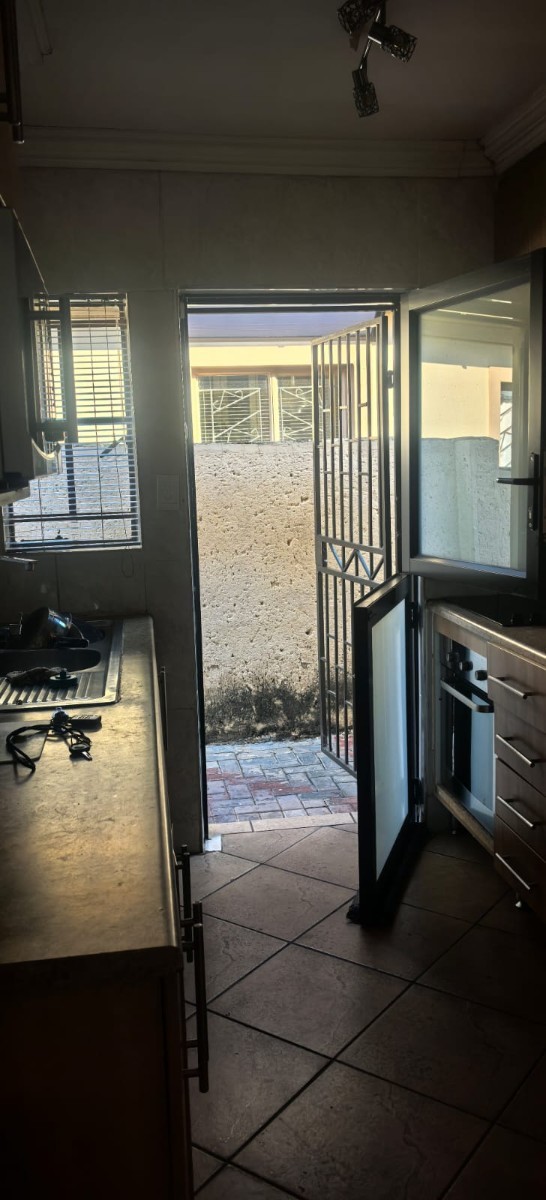 House for sale in Soshanguve VV, Soshanguve, 258 m²