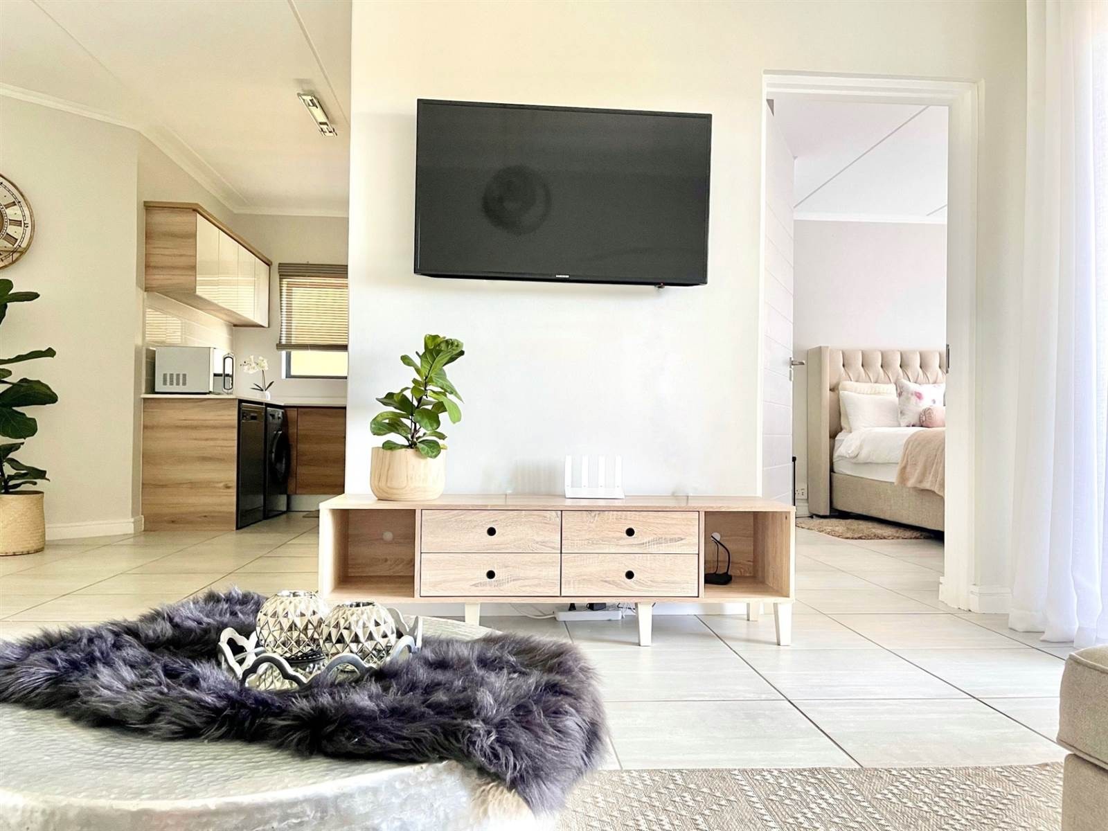 Apartment for rent in Waterfall, Midrand, 110 m²