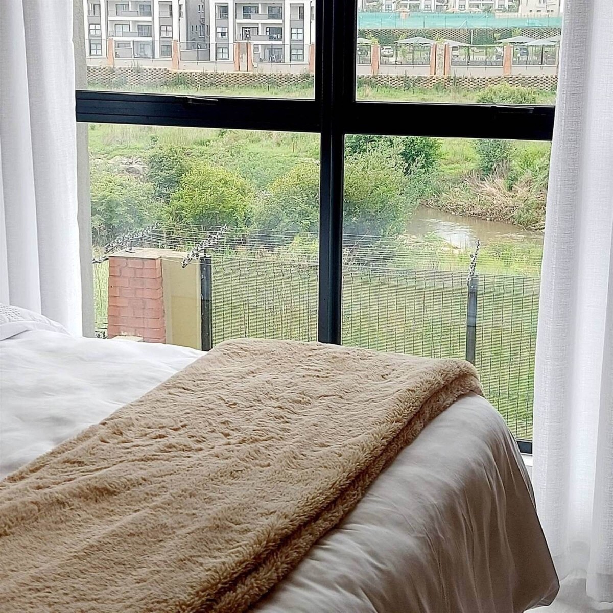 Apartment for rent in Waterfall, Midrand, 110 m²