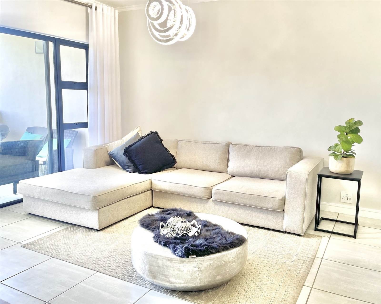 Apartment for rent in Waterfall, Midrand, 110 m²