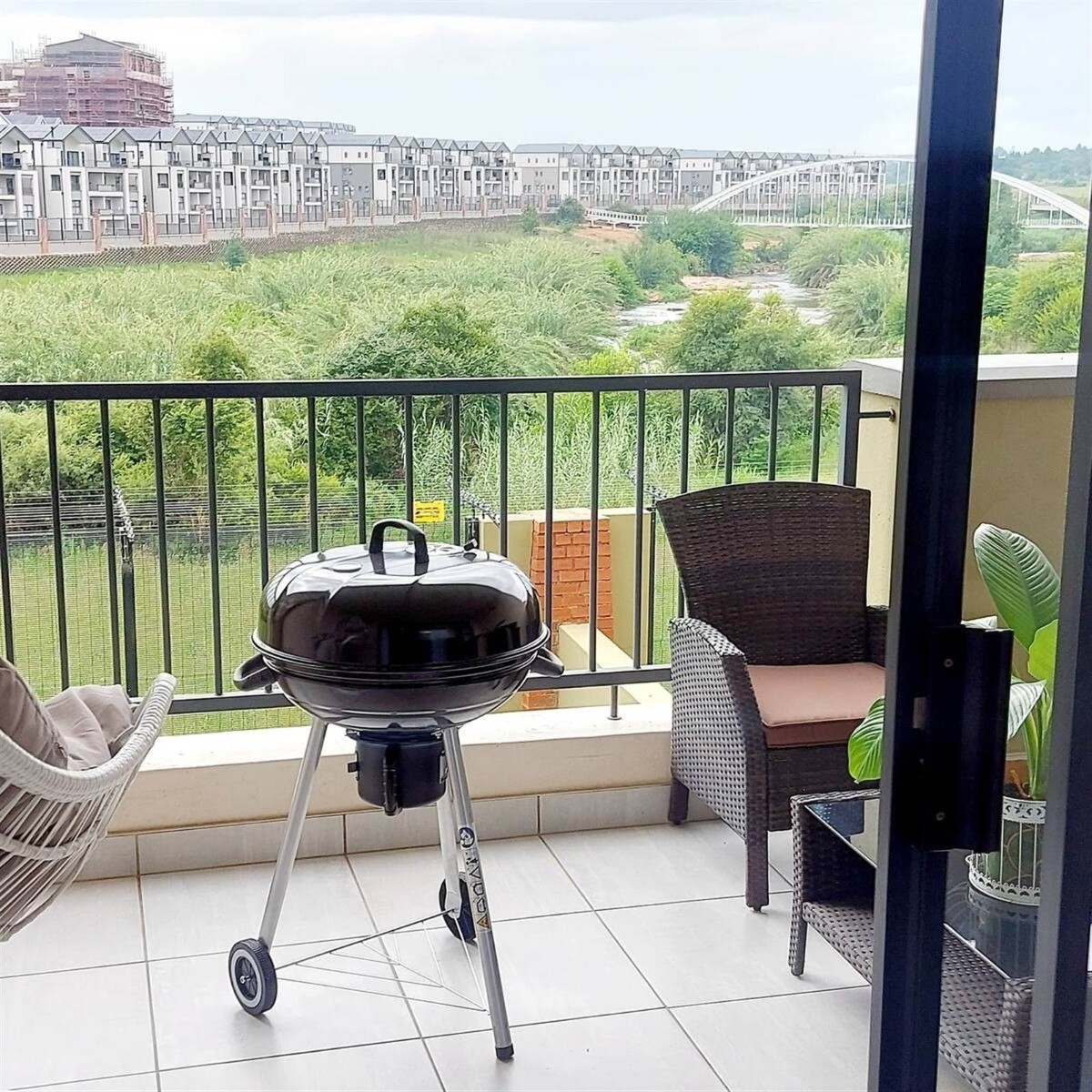 Apartment for rent in Waterfall, Midrand, 110 m²