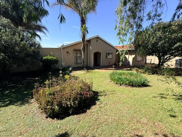 House for sale in Glen Marais, Kempton Park, 991 m²