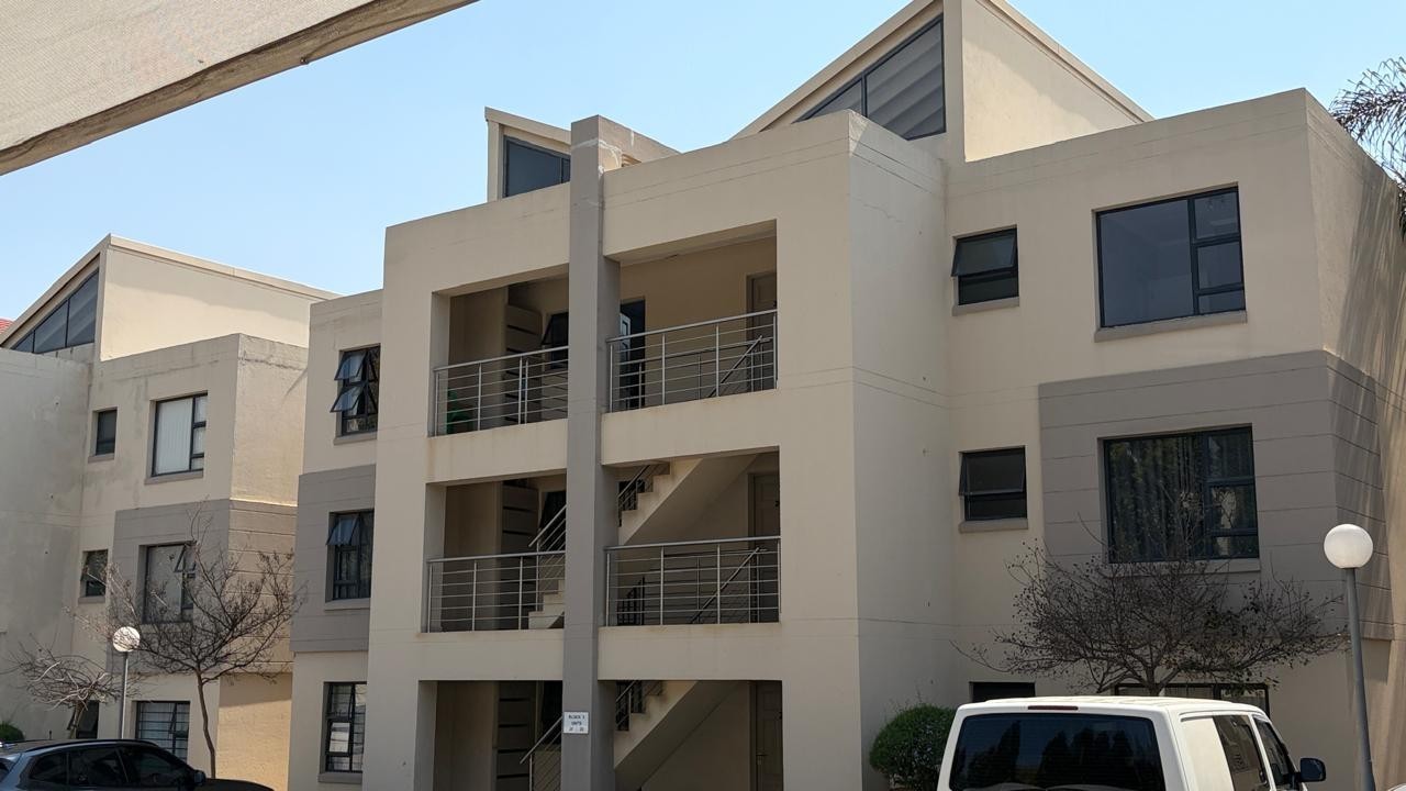 Apartment for rent in Lonehill, Sandton, 0, Ihita Complex, 21 Fountain Road, Beverley, Lonehill, Sandton, Gauteng