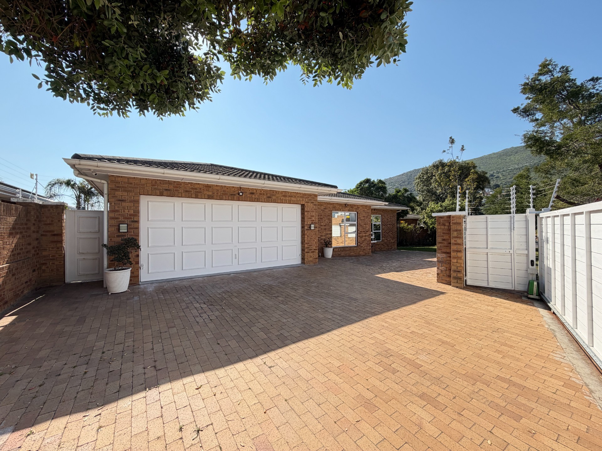 House for sale in Plattekloof 3, Plattekloof, Parow, 250 m²