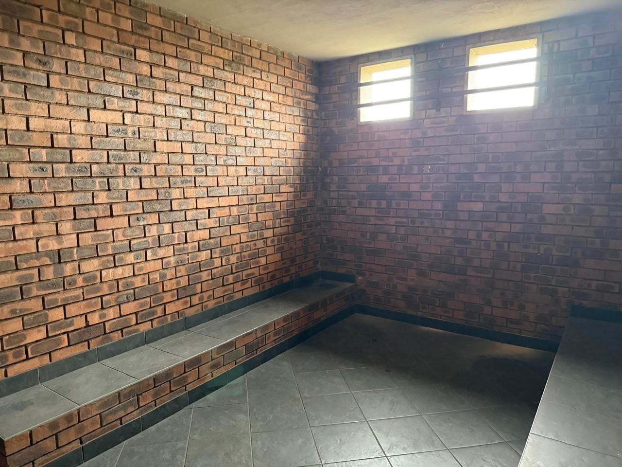 Industrial Property for rent in Vaalbank, Middelburg, 1000 m²