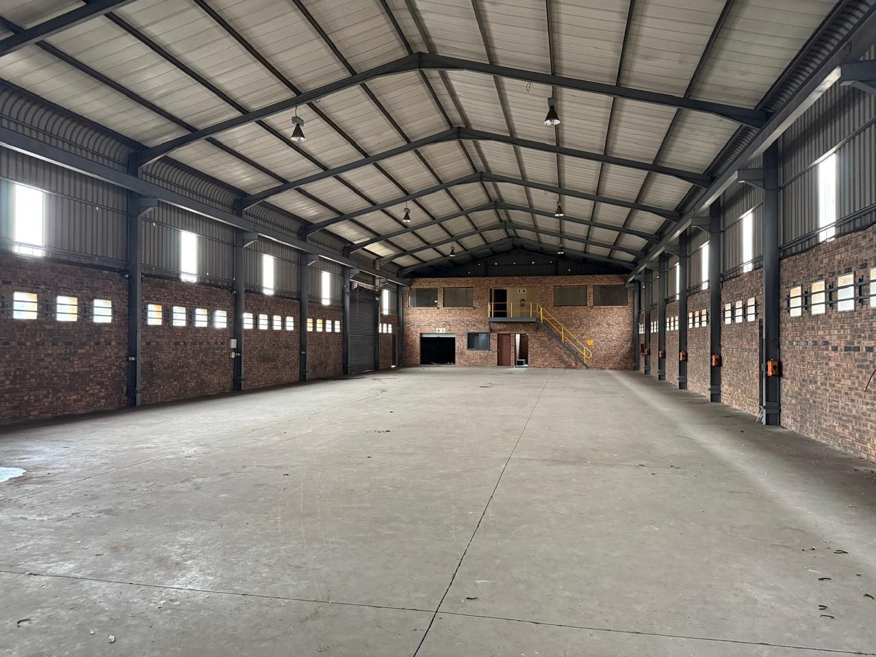 Industrial Property for rent in Vaalbank, Middelburg, 1000 m²