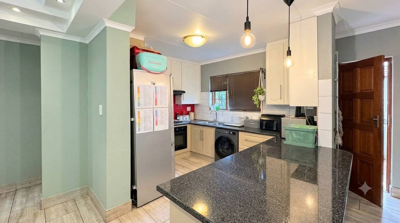 House for sale in Bloubosrand, Randburg, 110 m²