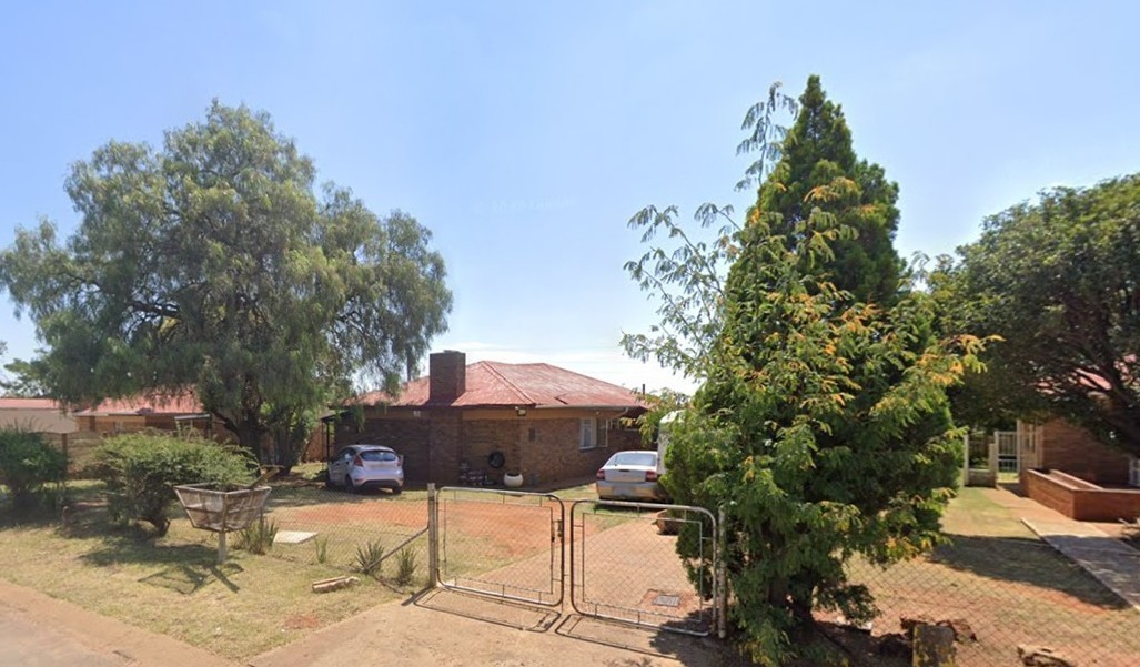 House for sale in Carletonville Central, Carletonville, 1042 m²