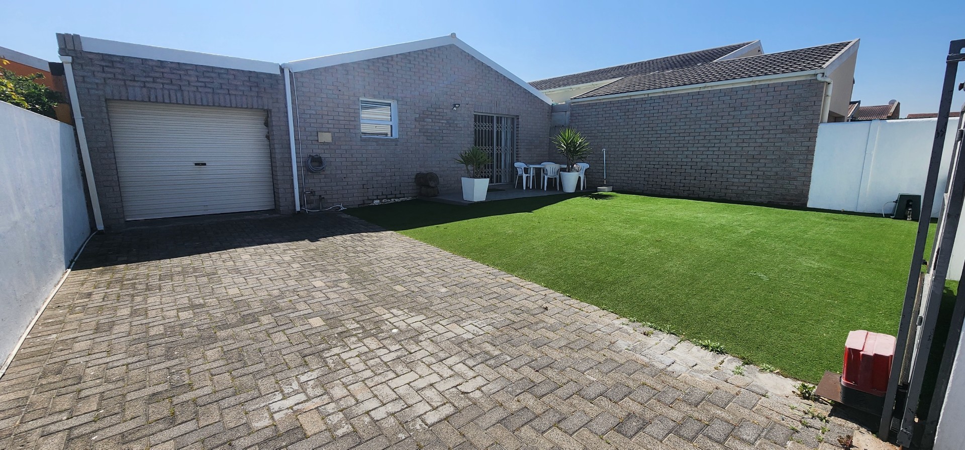 House for sale in Strandfontein Village, Strandfontein, Mitchells Plain, 106 m²