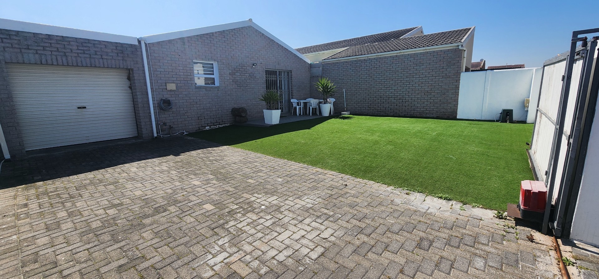 House for sale in Strandfontein Village, Strandfontein, Mitchells Plain, 106 m²