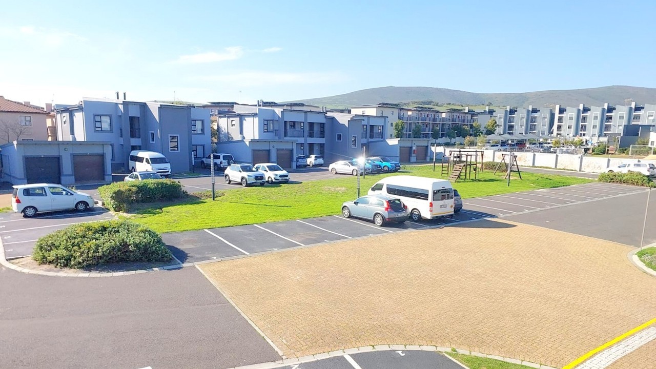 1st floor Apartment For Sale in Burgundy Estate, Milnerton