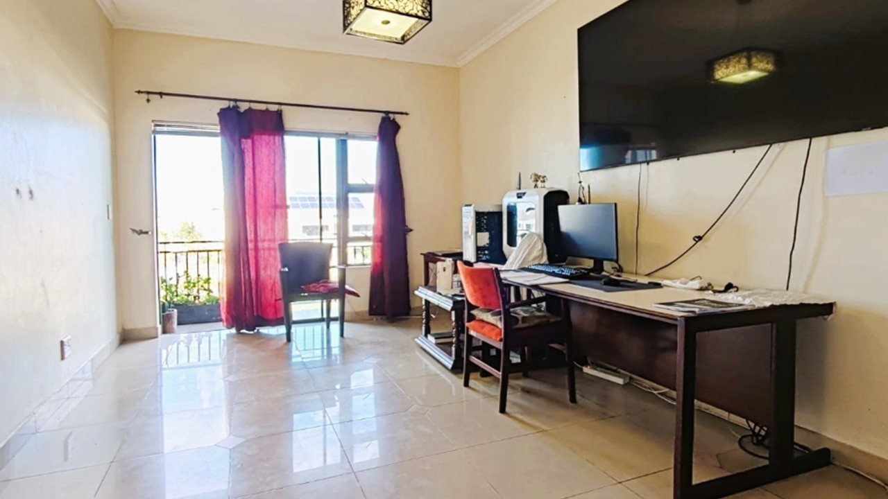 Apartment for sale in Burgundy Estate, Milnerton, 65 m²