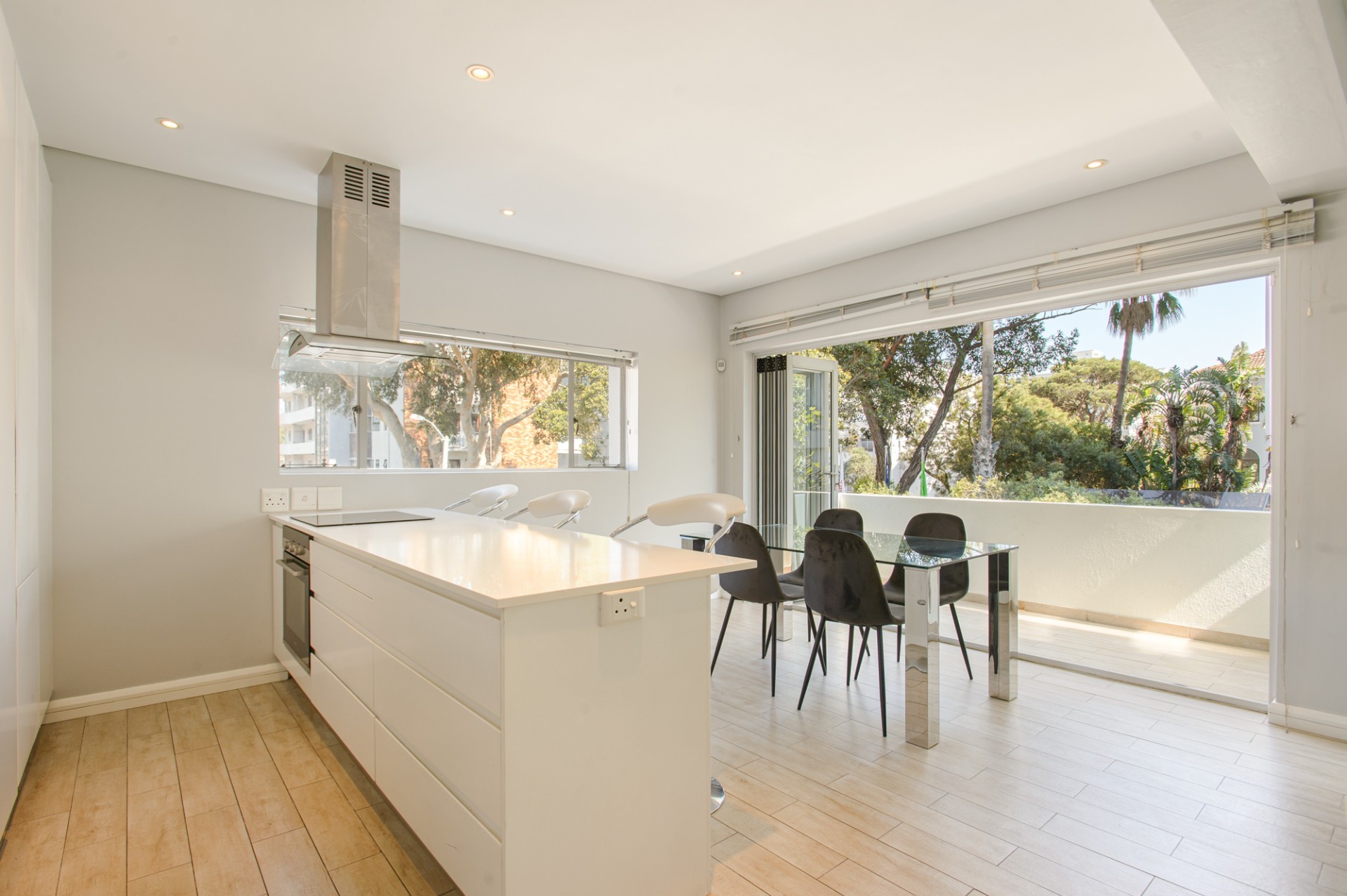 Apartment for sale in Sea Point, Cape Town, 86 m²