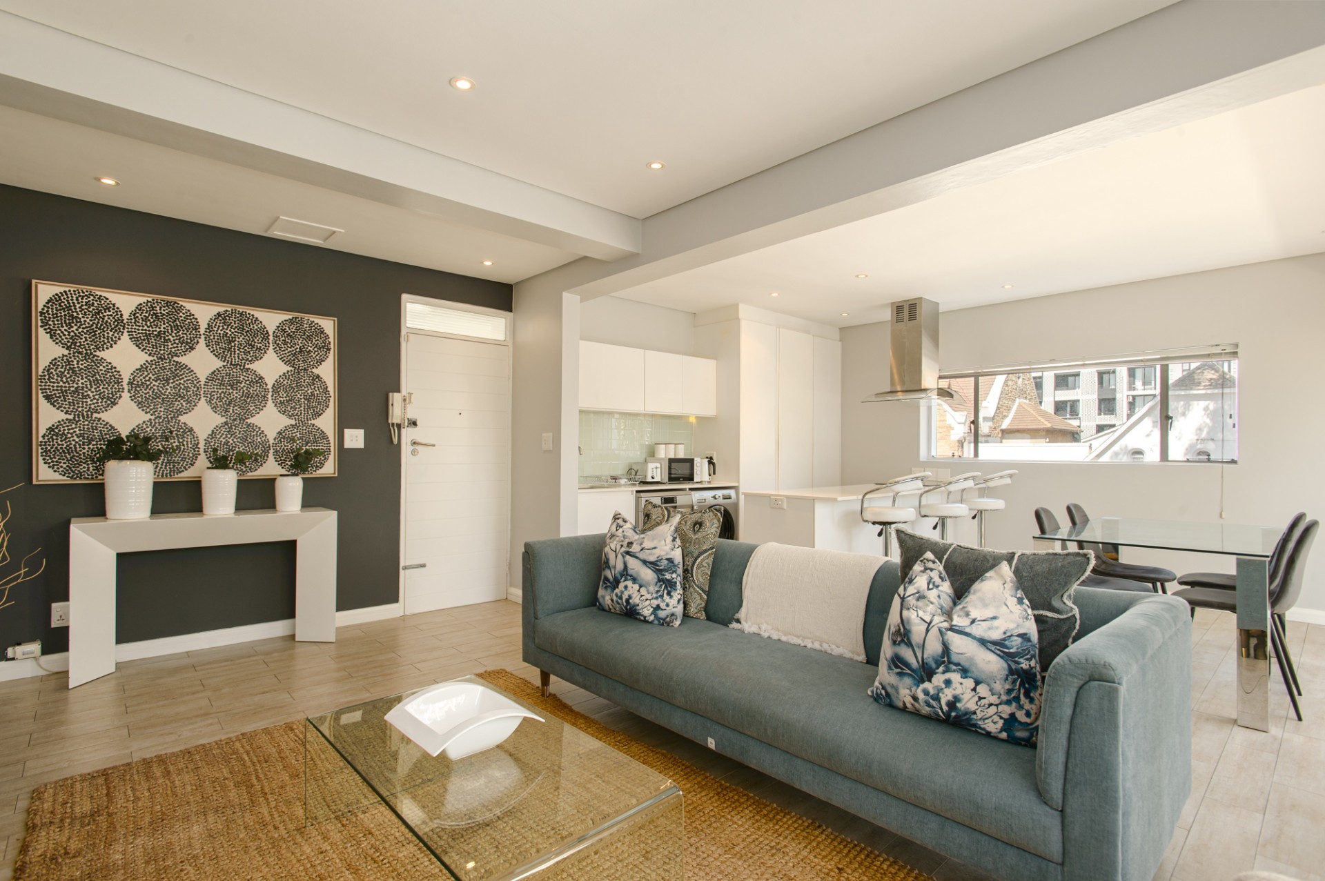 Apartment for sale in Sea Point, Cape Town, 86 m²