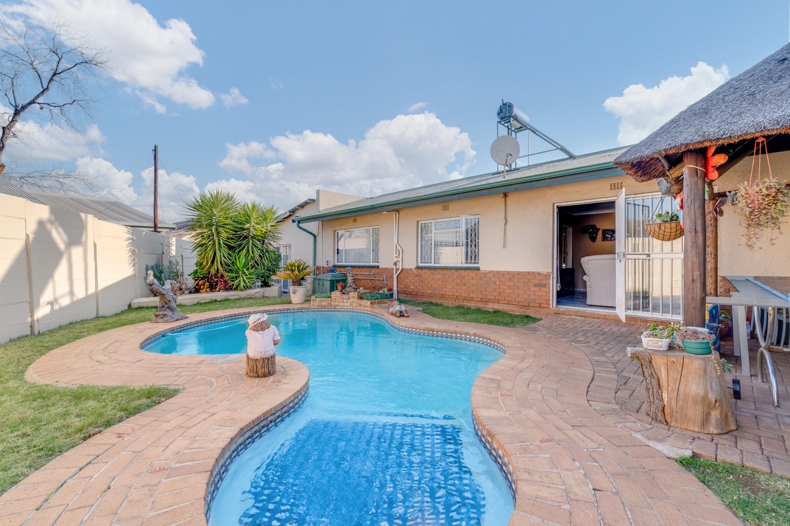5 Bedroom House For Sale in Witpoortjie, Roodepoort