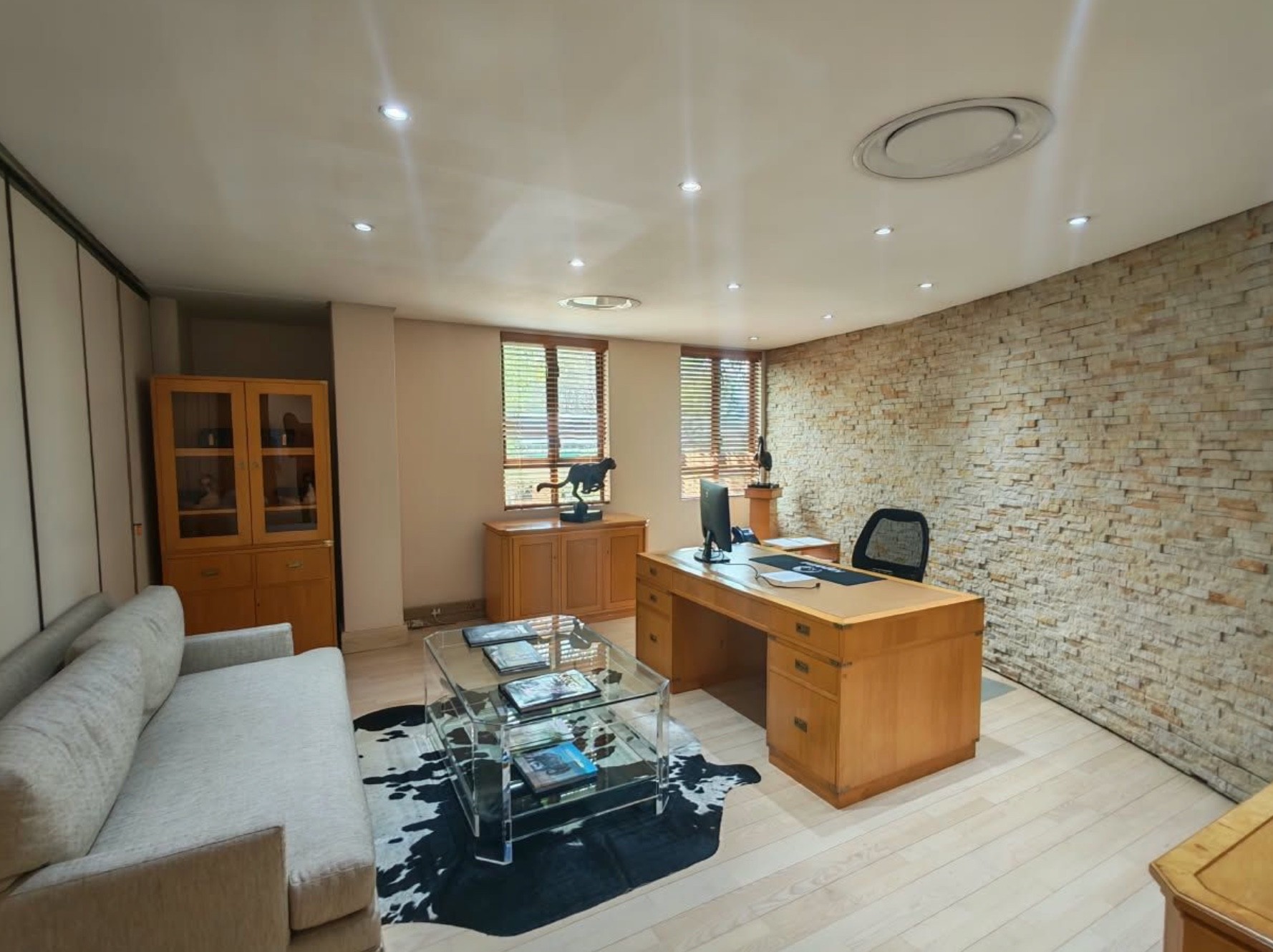 Commercial Property for sale in Lynnwood Glen, Pretoria, 1588 m²