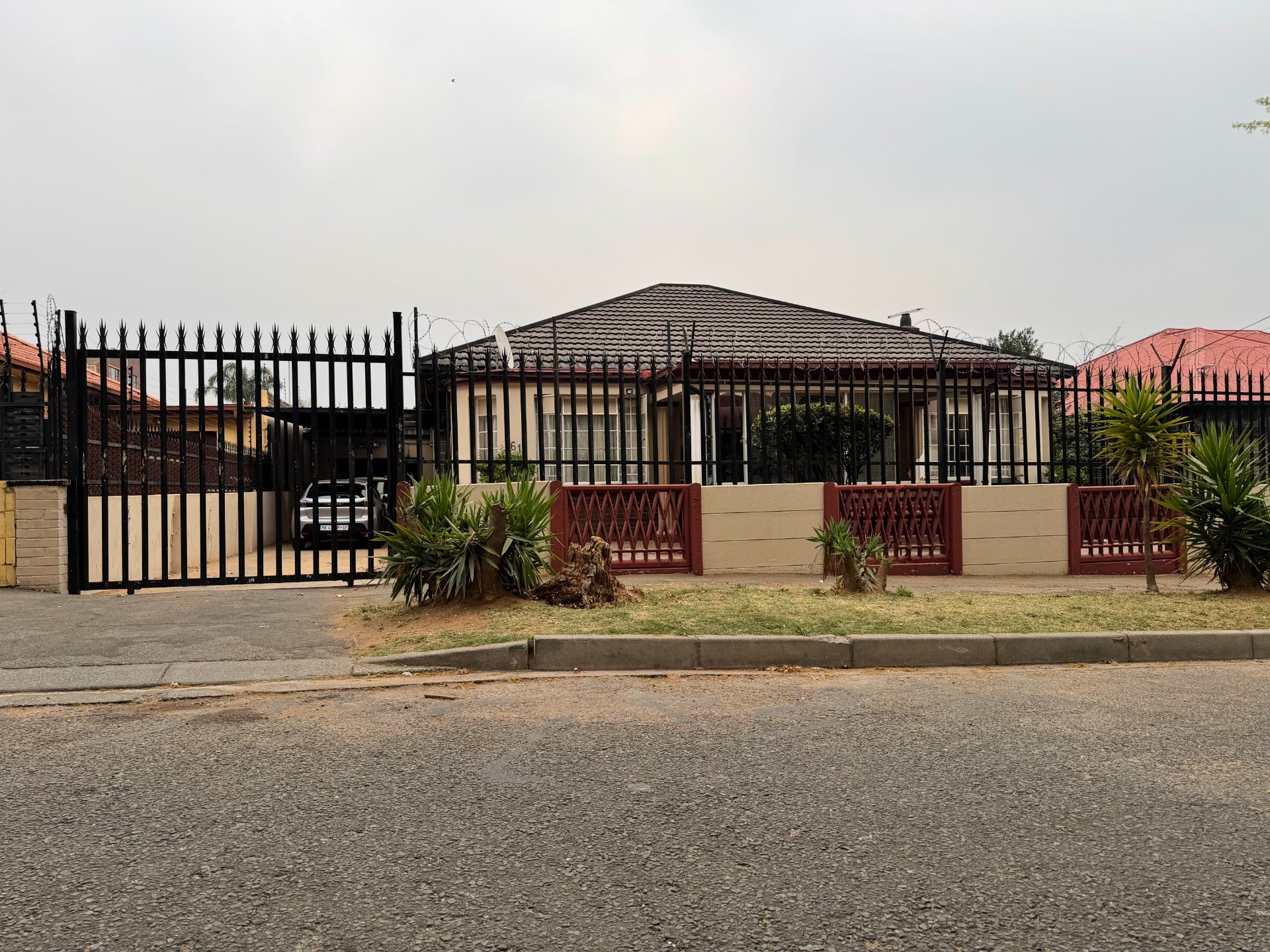 House for sale in Johannesburg South, 1156 m²