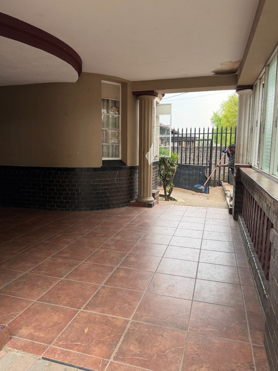House for sale in Johannesburg South, 1156 m²