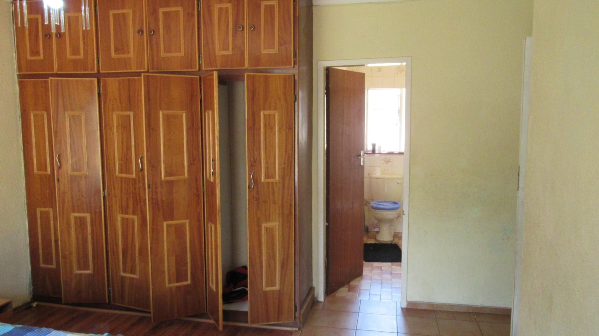 House for sale in Lenasia South, Johannesburg, 100 m²