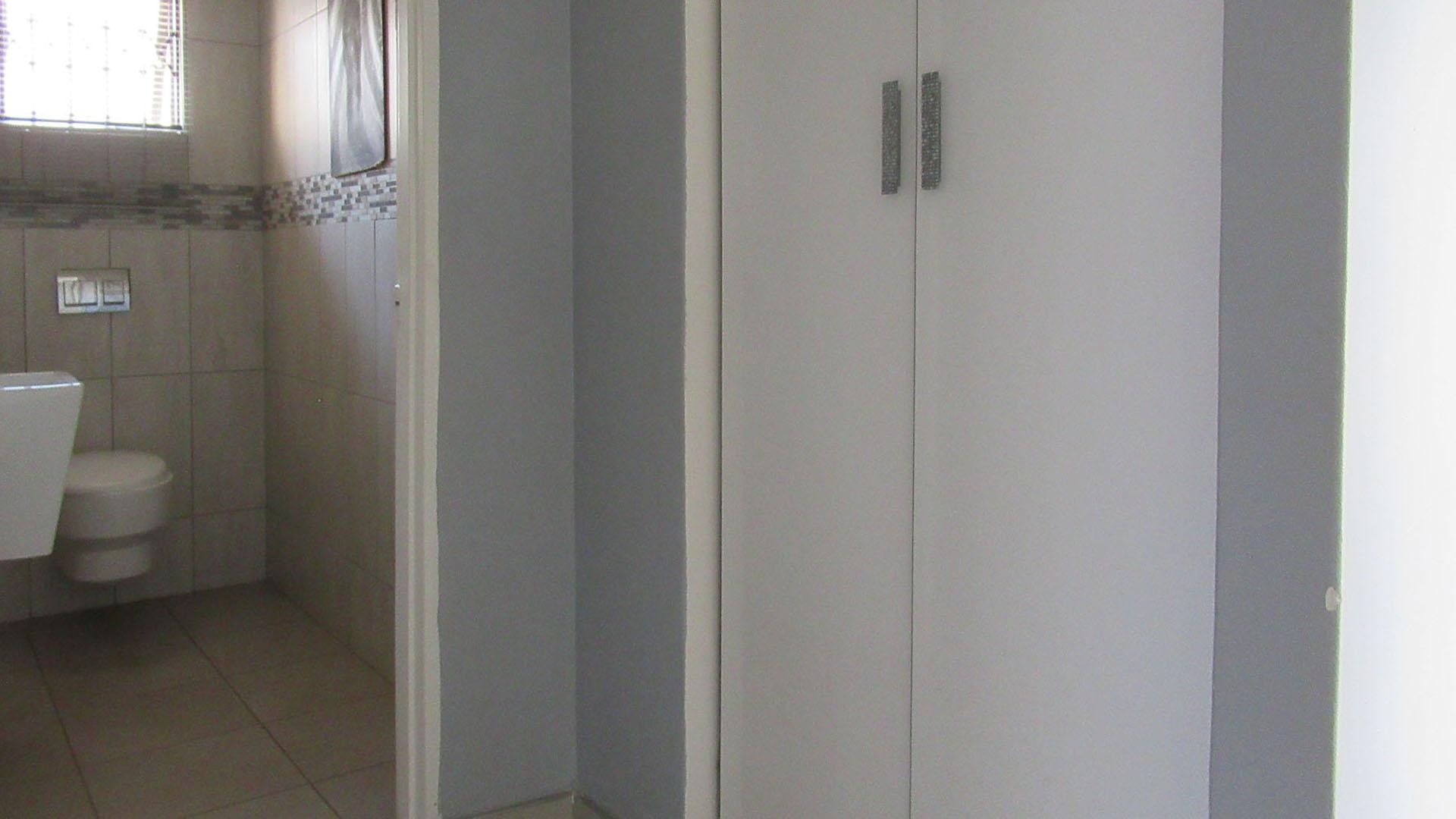 House for sale in Mid Ennerdale, Johannesburg, 226 m²