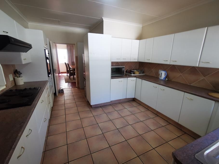 Apartment for rent in Atholl, Sandton, 130 m²