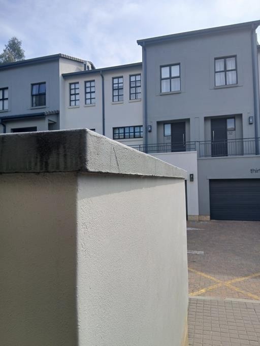 Duplex for rent in Bryanston, Sandton, 118 m²