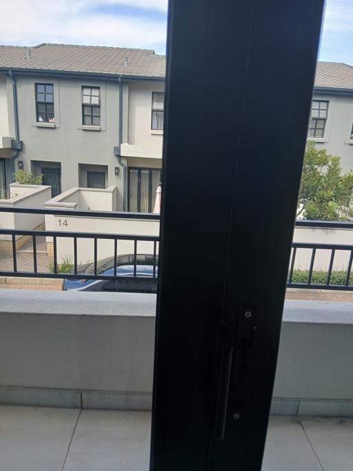 Duplex for rent in Bryanston, Sandton, 118 m²