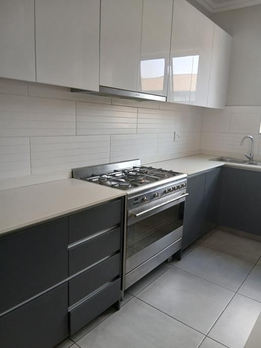 Duplex for rent in Bryanston, Sandton, 118 m²