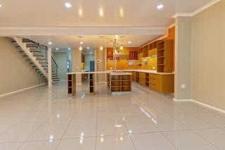 Duplex for rent in Morningside, Sandton, 270 m²