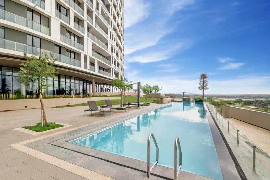 Apartment for sale in Waterfall Country Estate, Midrand, 80 m²
