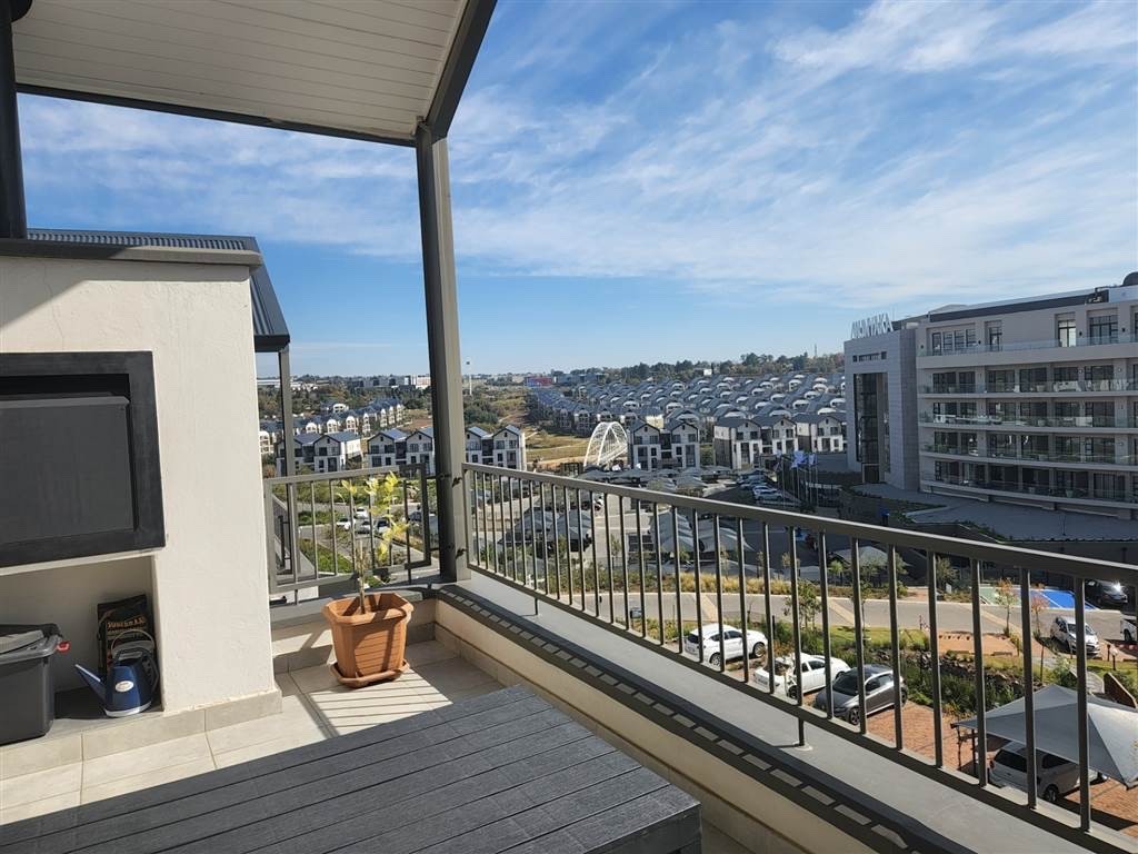 Apartment for sale in Waterfall, Midrand, 110 m²