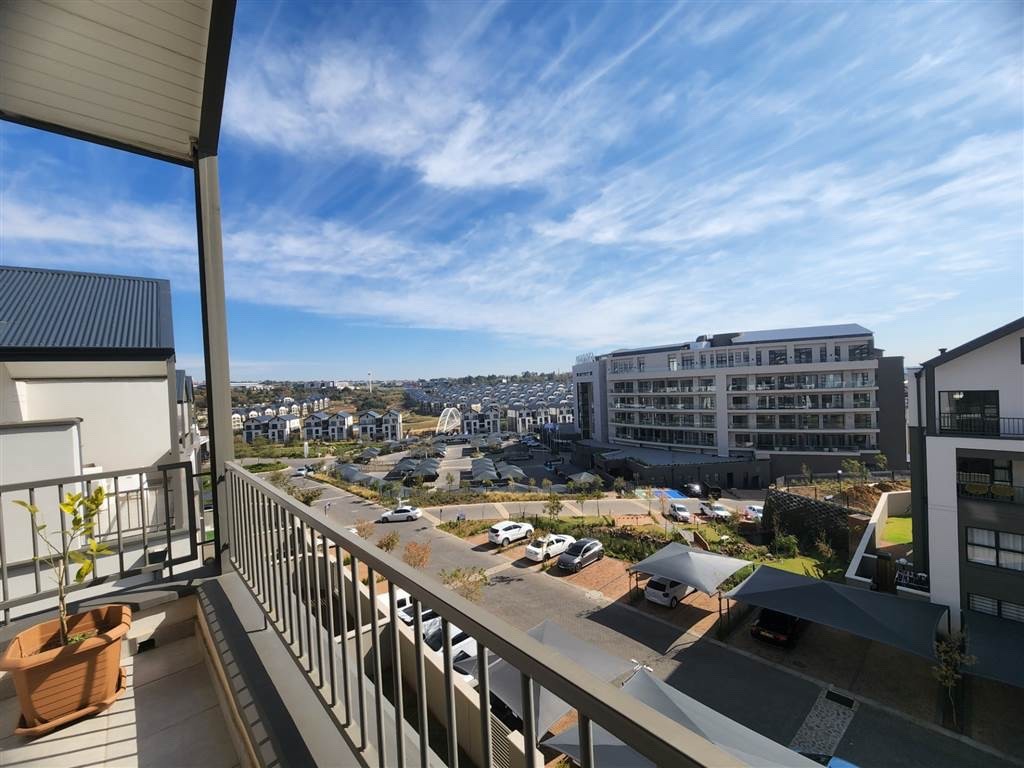 Apartment for sale in Waterfall, Midrand, 110 m²