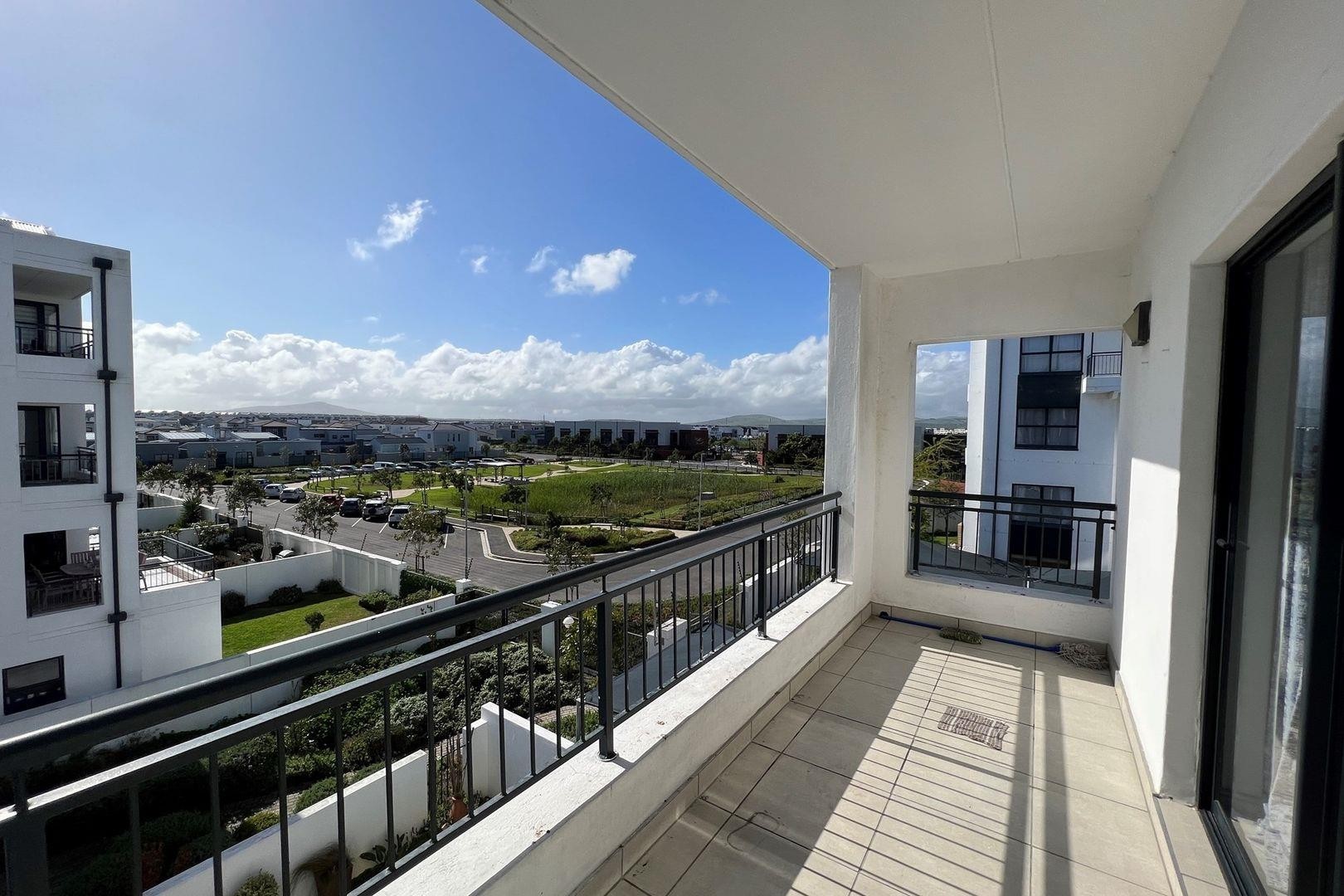 Apartment To Rent in Sandown, Blouberg