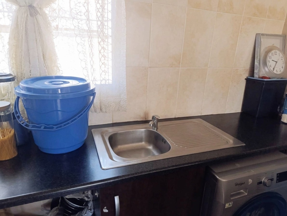 Apartment for sale in Aeroton, Johannesburg, 51 m²