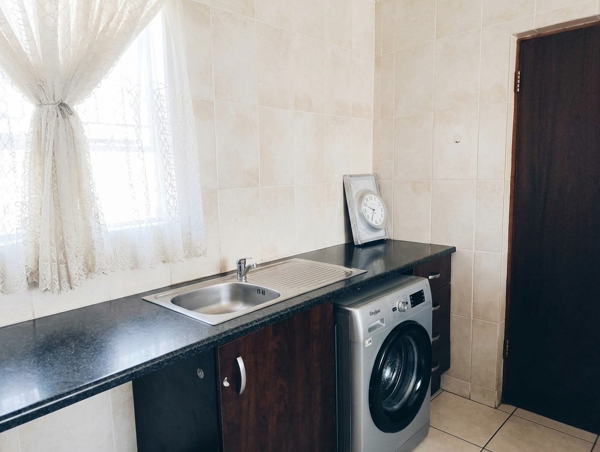 Apartment for sale in Aeroton, Johannesburg, 51 m²