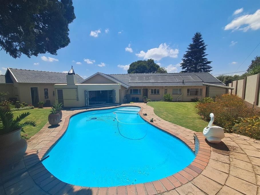 House for sale in Horison Park, Roodepoort, 277 m²