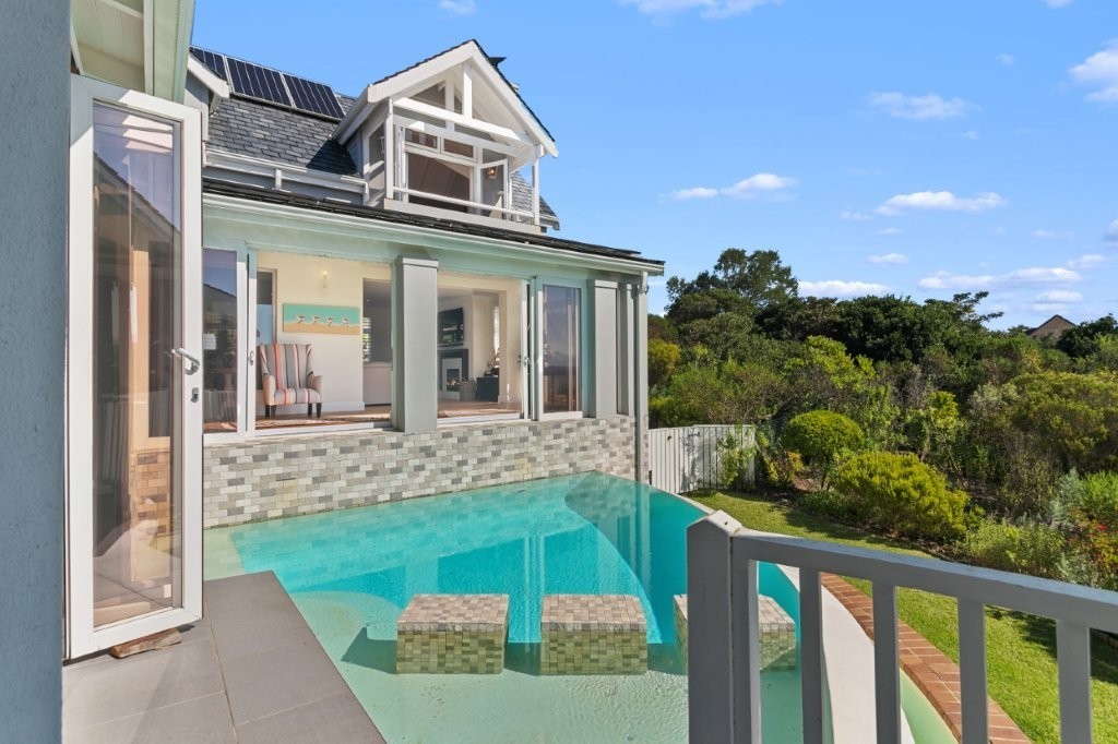 House for sale in Pezula Golf Estate, Knysna, 1925 m²