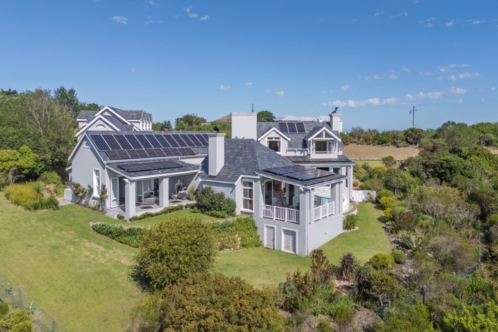 House for sale in Pezula Golf Estate, Knysna, 1925 m²