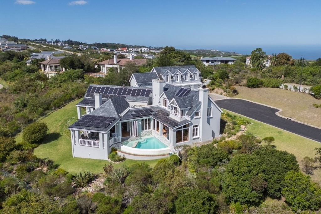 House for sale in Pezula Golf Estate, Knysna, 1925 m²