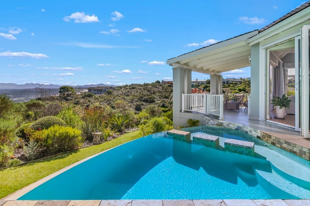 House for sale in Pezula Golf Estate, Knysna, 1925 m²