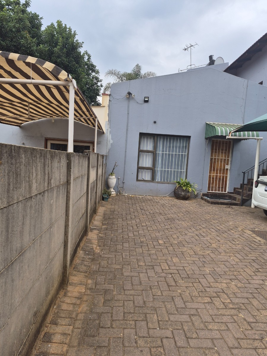 House for sale in Villieria, Pretoria, 1105 m²