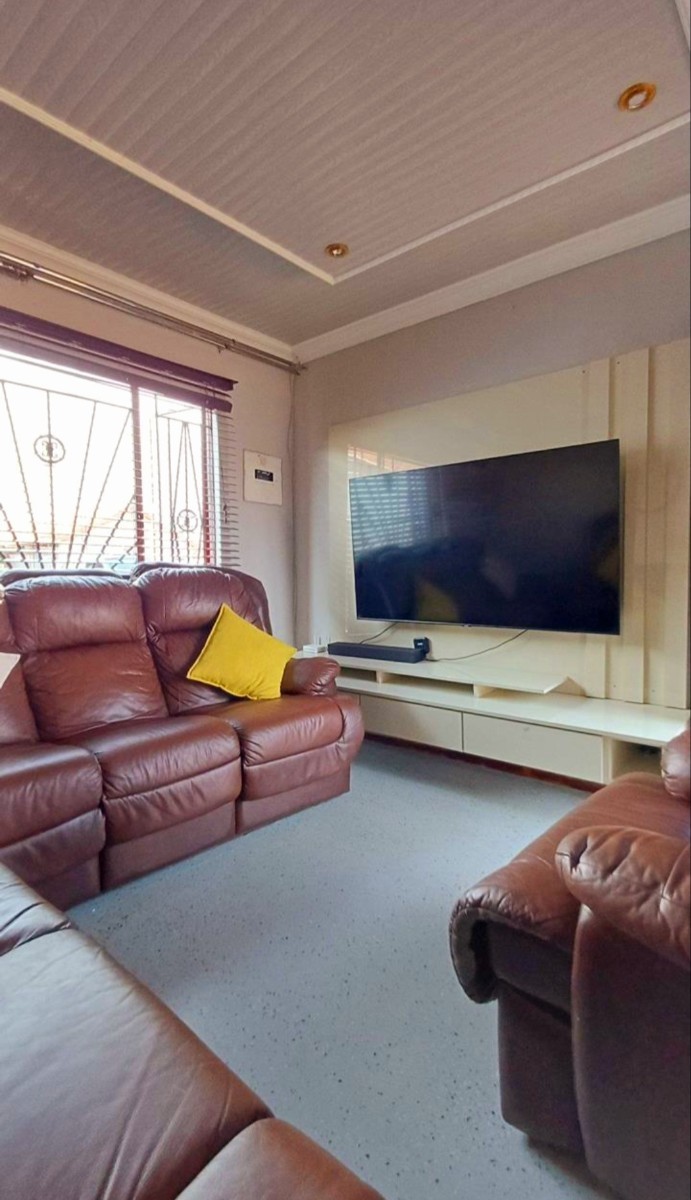 House for sale in The Orchards, Akasia, 300 m²