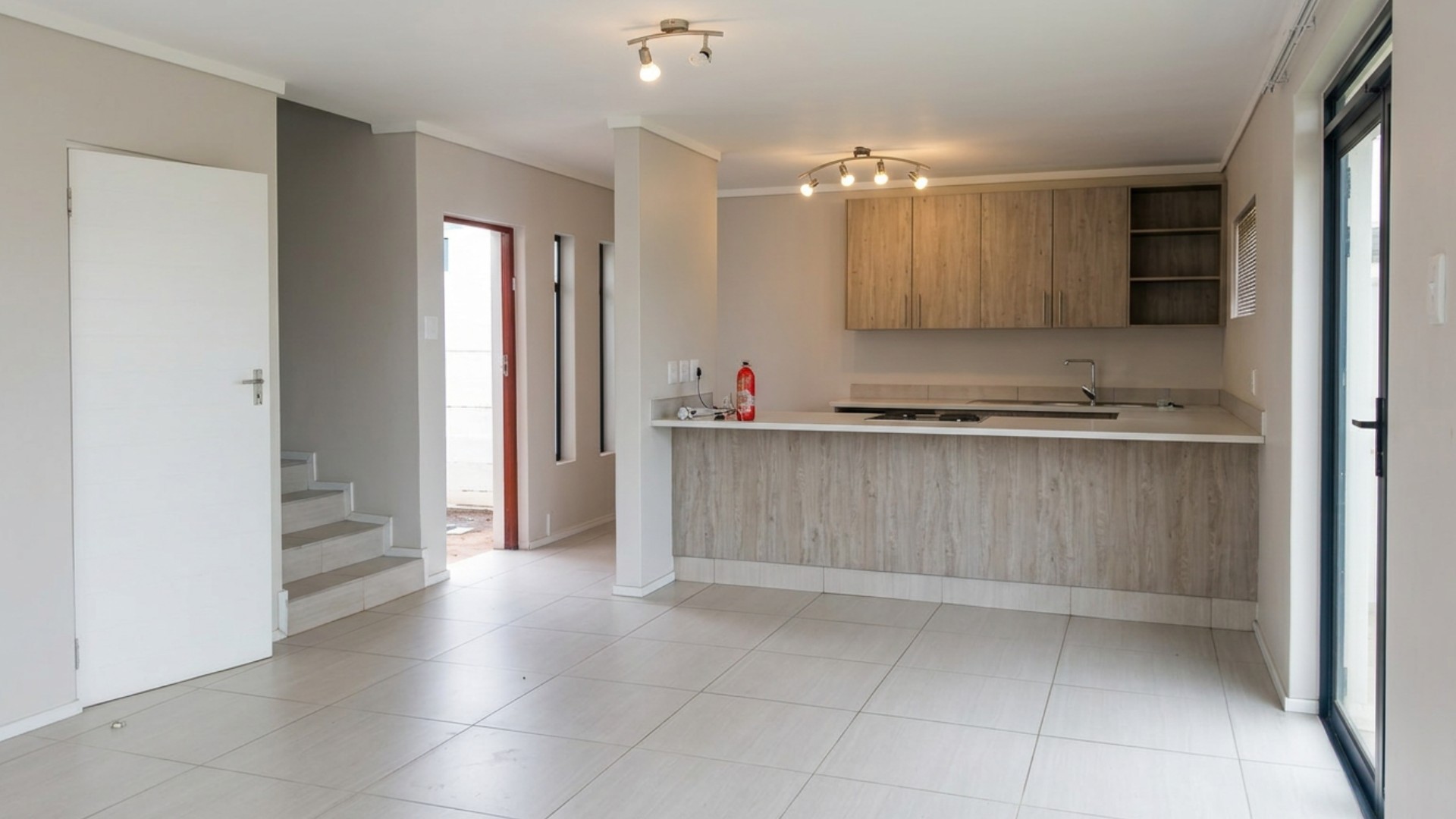 Townhouse for rent in Nahoon Valley Park, East London, 255 m²