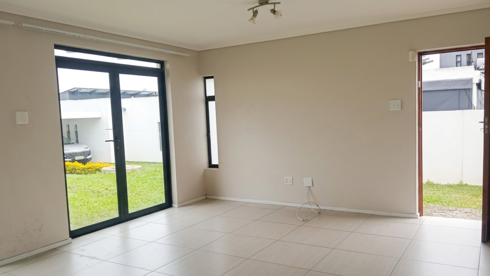 Townhouse for rent in Nahoon Valley Park, East London, 255 m²