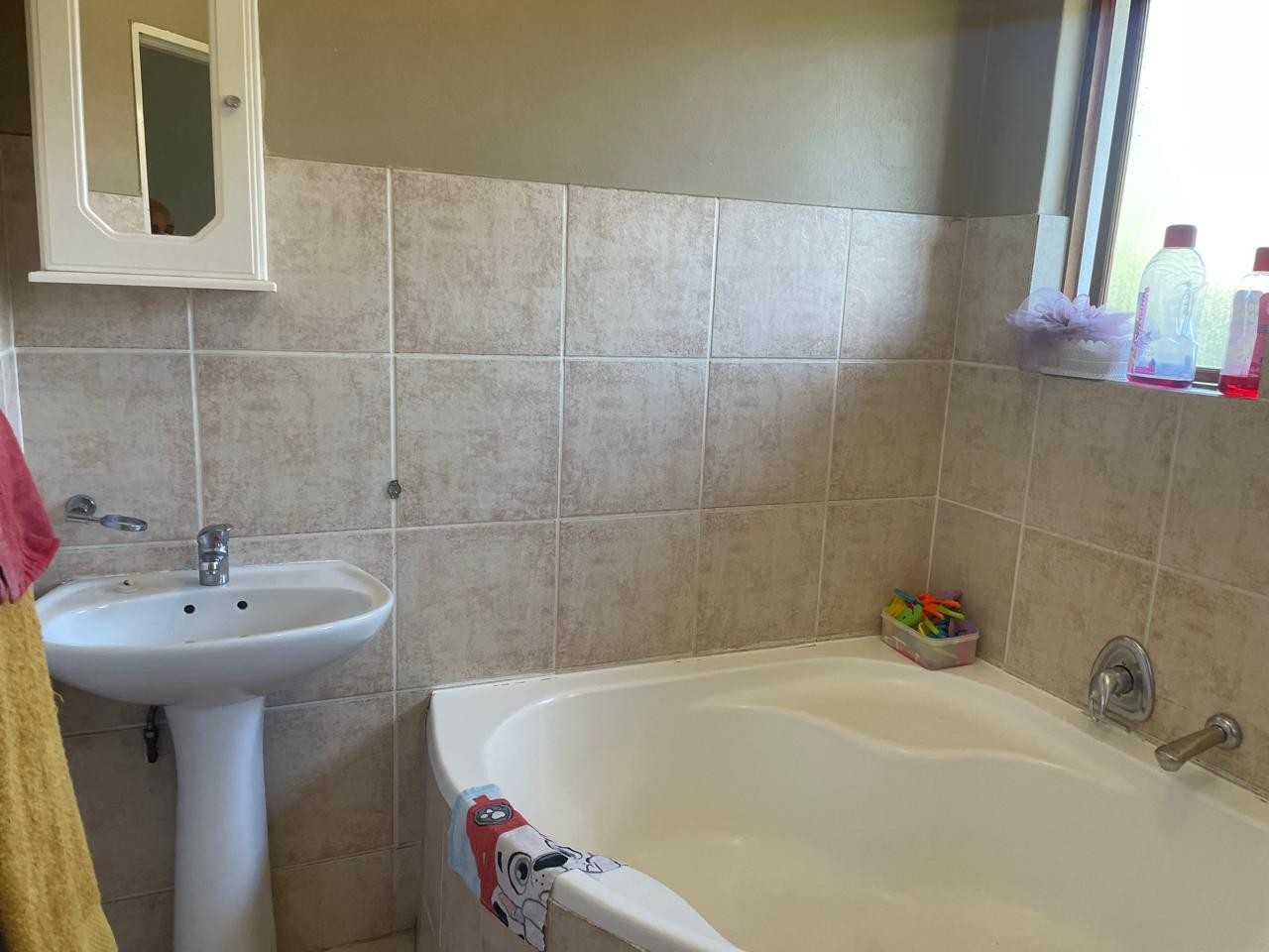 Apartment for rent in Paulshof, Sandton, 1 D (1st floor), Brynbrook complex, 11 witkoppen Road, Paulshof, Sandton, Gauteng, 90 m²
