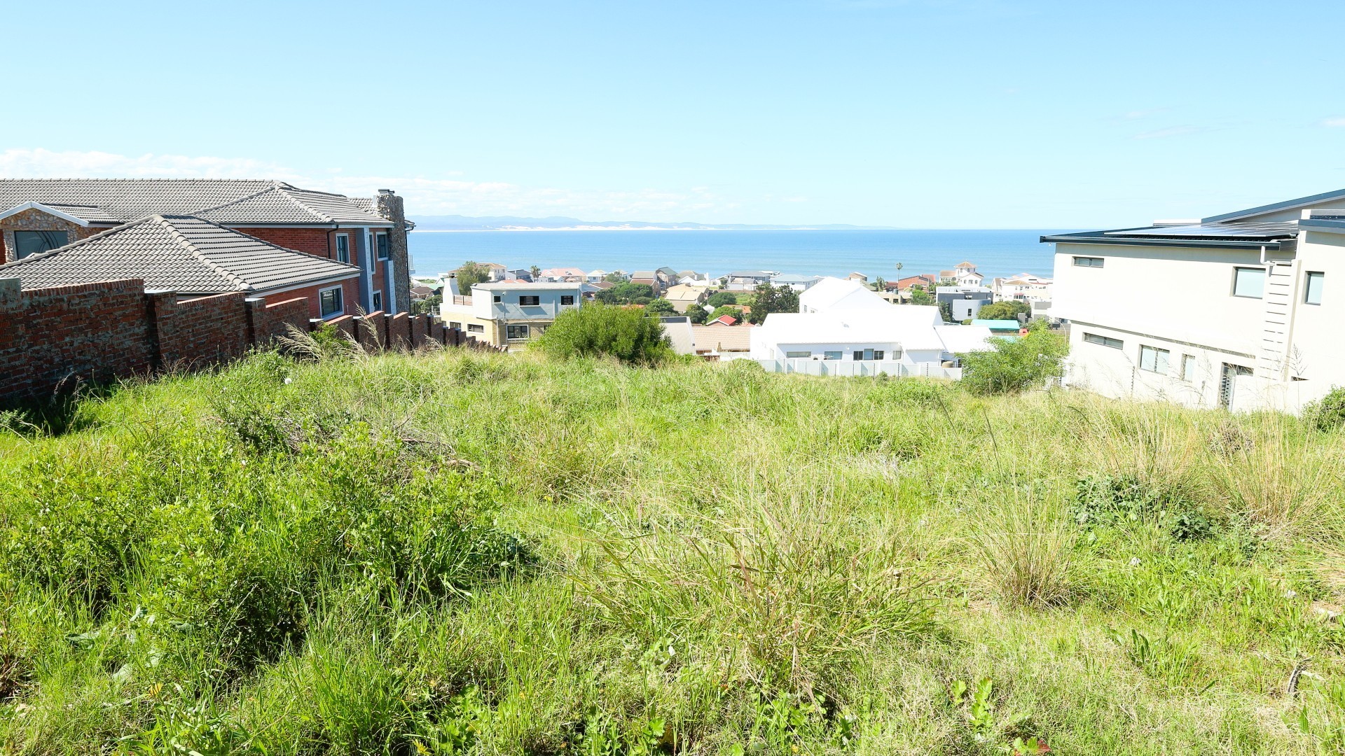 Panoramic Sea Views and Development Potential | 1,504m² Wavecrest Stand