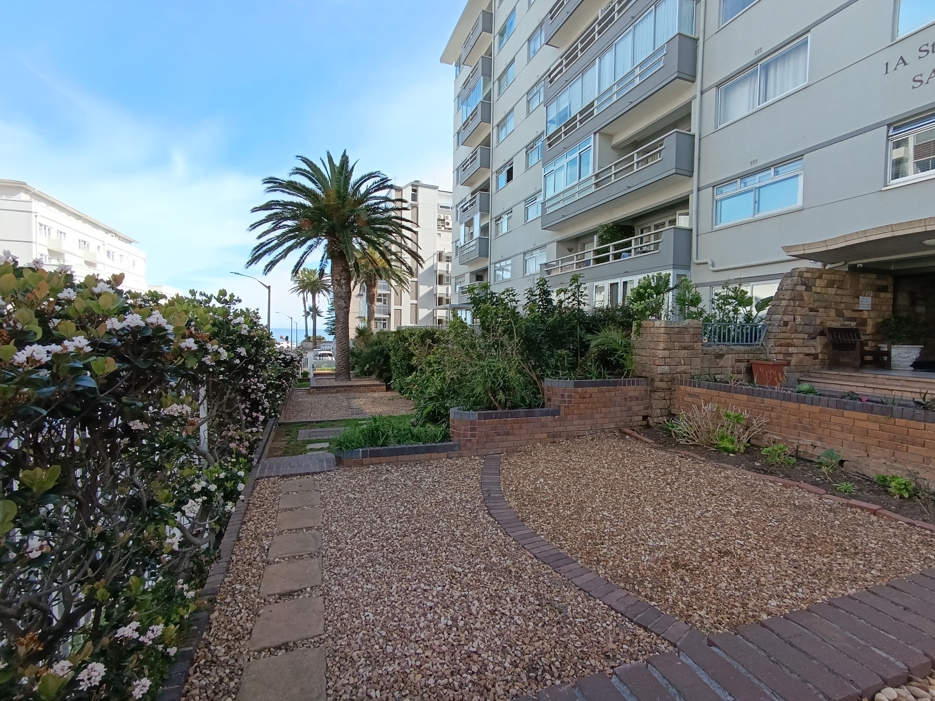 Apartment for sale in Sea Point, Cape Town, 68 m²