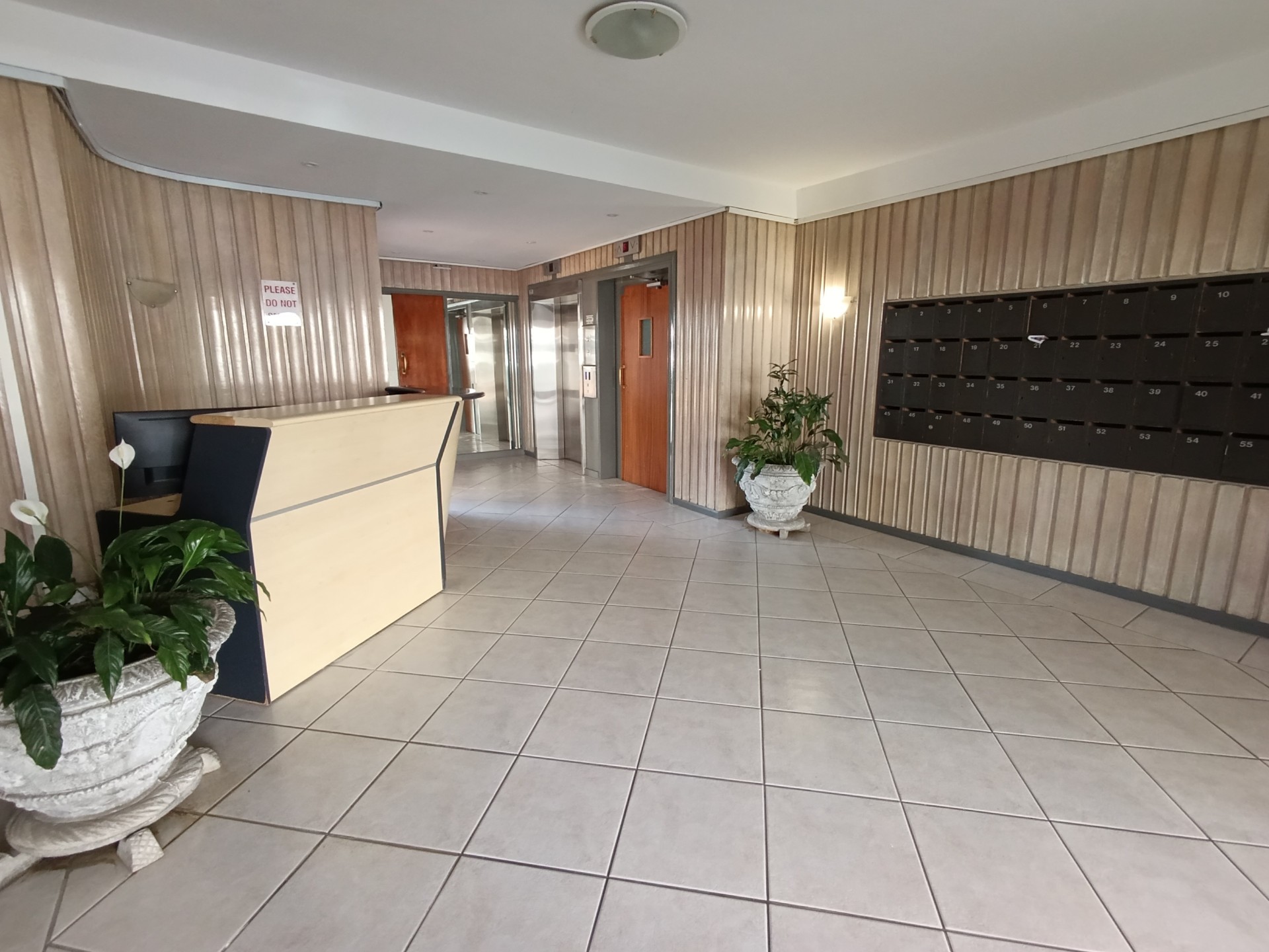 Apartment for sale in Sea Point, Cape Town, 68 m²