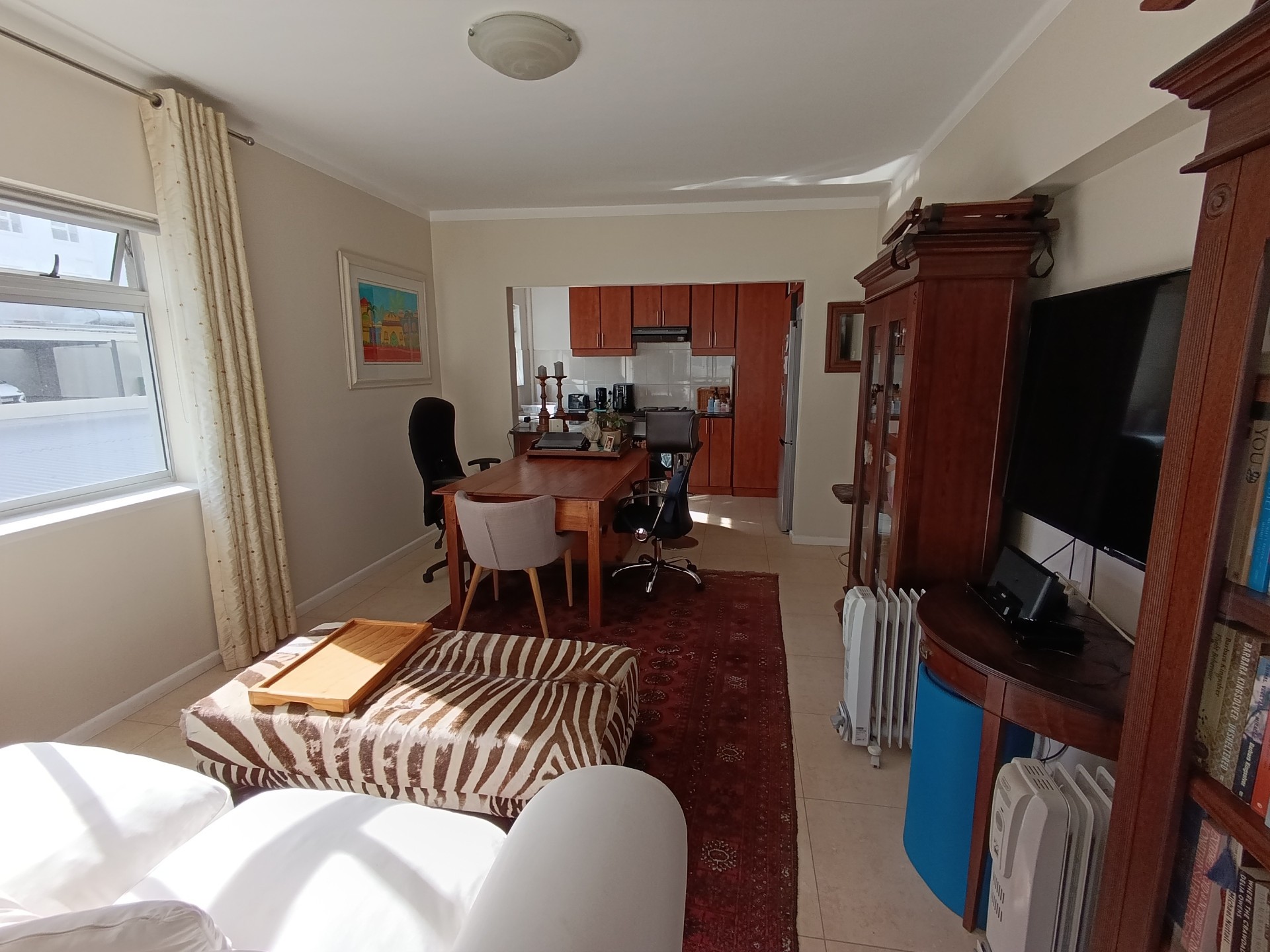 Apartment for sale in Sea Point, Cape Town, 68 m²